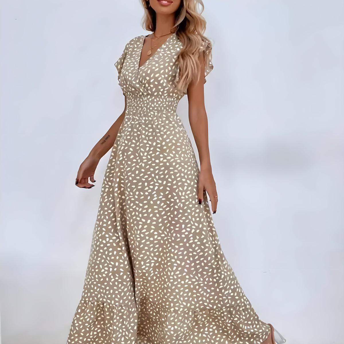 Ingrid Lie - Chic Maxi dress with a Figure-Flattering Design