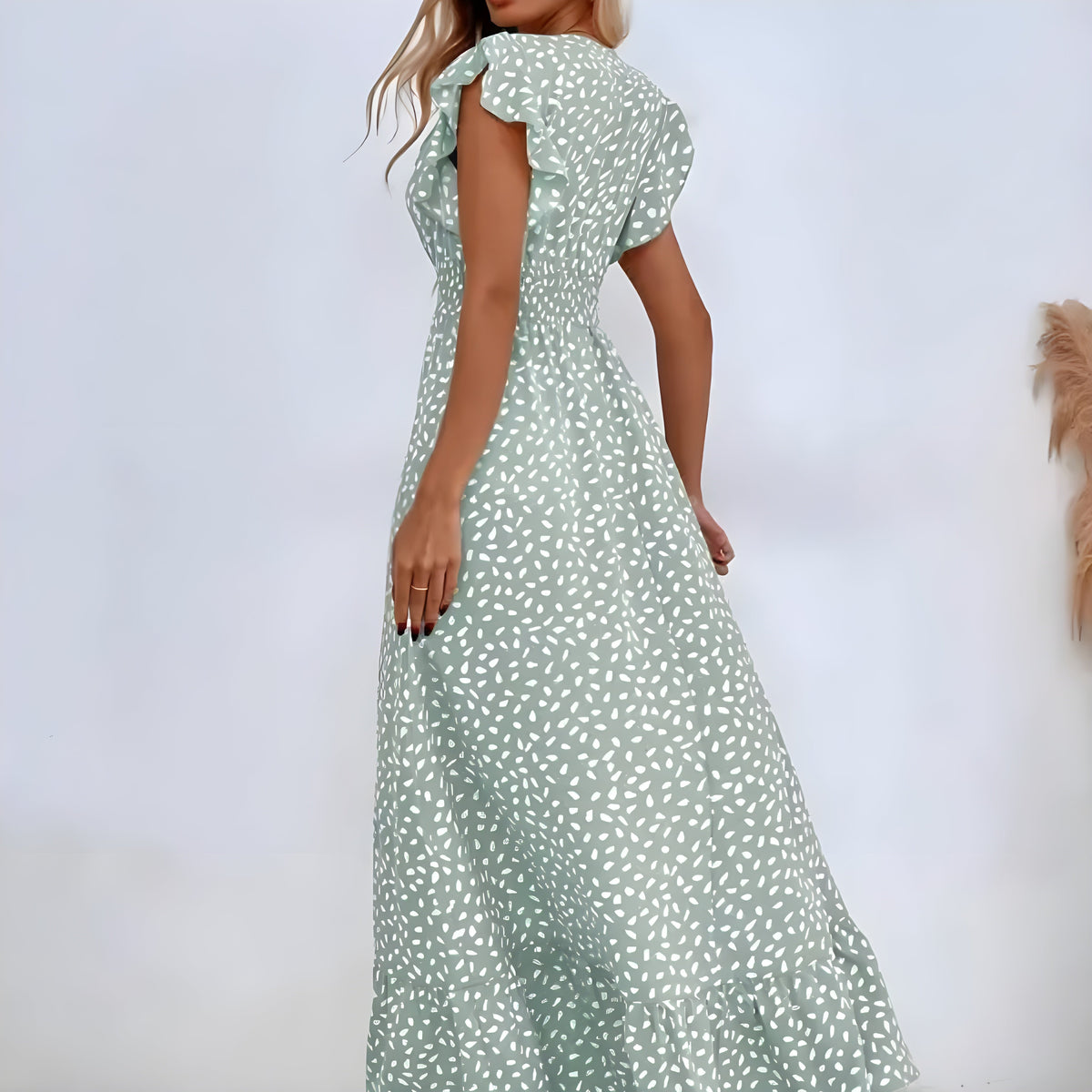 Ingrid Lie - Chic Maxi dress with a Figure-Flattering Design